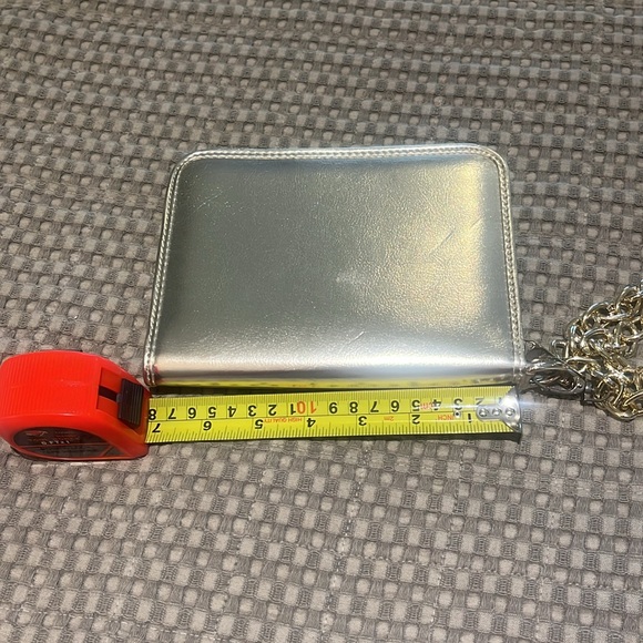 Versace chained wrist bag. - Picture 3 of 5